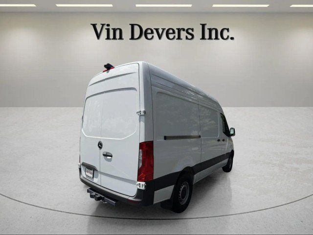 Used 2025 Mercedes-Benz Sprinter 2500 image 7
