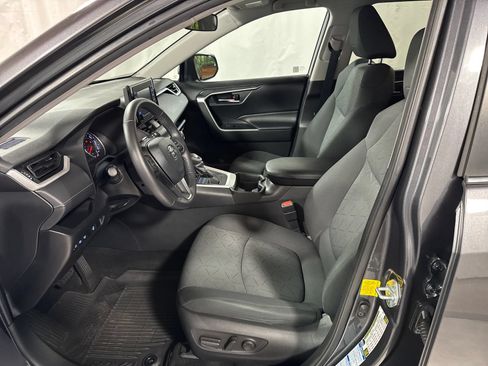 Used 2021 Toyota RAV4 XLE w/ XLE Grade Weather Package AWD/4WD image 3