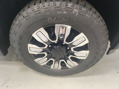 New 2026 GMC Sierra 2500 Denali w/ Denali Reserve Package AWD/4WD image 4