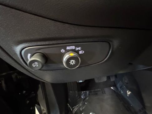 Used 2018 Chevrolet Equinox LS image 22