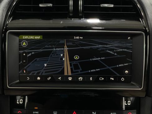 Used 2020 Jaguar F-PACE Premium image 10