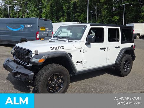 Used 2025 Jeep Wrangler Unlimited Sport AWD/4WD image 4