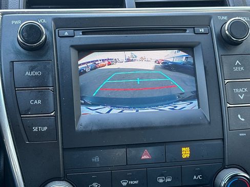 Used 2017 Toyota Camry SE image 22