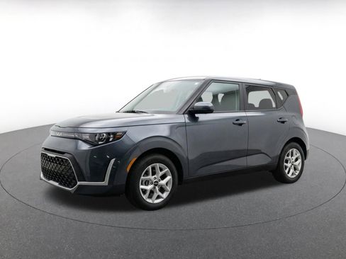 Used 2025 Kia Soul LX w/ LX Technology Package FWD image 3