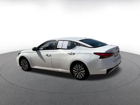 Used 2025 Nissan Altima 2.5 SV FWD image 10