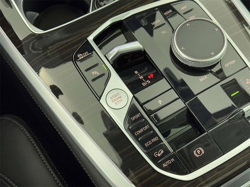Used 2024 BMW X7 xDrive40i w/ Premium Package image 29
