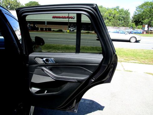 Used 2020 BMW X5 M50i w/ Premium Package image 40