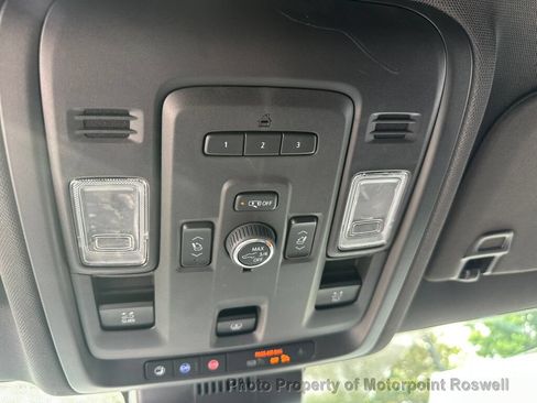 Used 2023 GMC Yukon XL SLT w/ SLT Premium Package RWD image 18