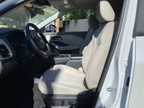 Used 2024 Nissan Rogue SV AWD/4WD image 13