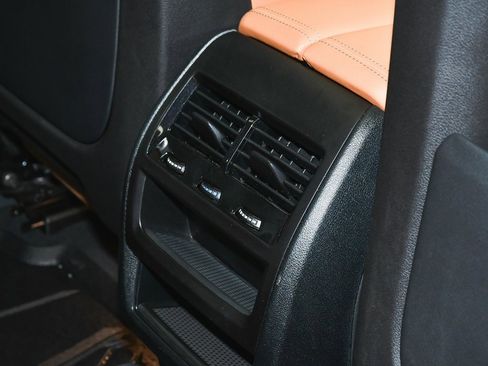 Used 2023 BMW X6 xDrive40i w/ M Sport Package image 57