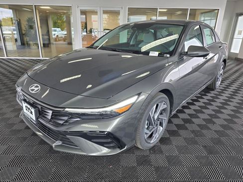 New 2026 Hyundai Elantra Limited FWD image 7