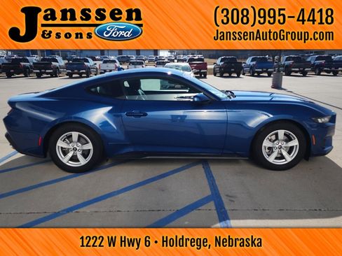 Used 2024 Ford Mustang Coupe image 5