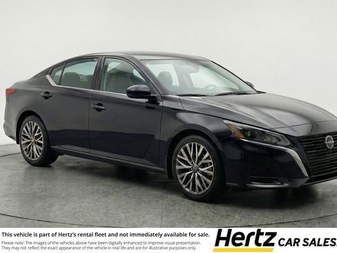 Used 2025 Nissan Altima 2.5 SV image 1