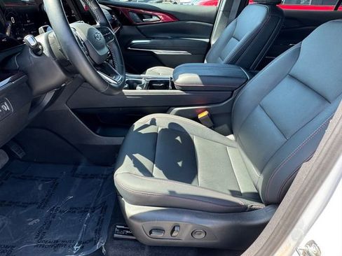 Used 2025 Chevrolet Traverse Z71 w/ Enhanced Driving Package AWD/4WD image 16