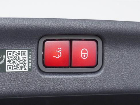 Used 2022 Mercedes-Benz C 300 Sedan image 37