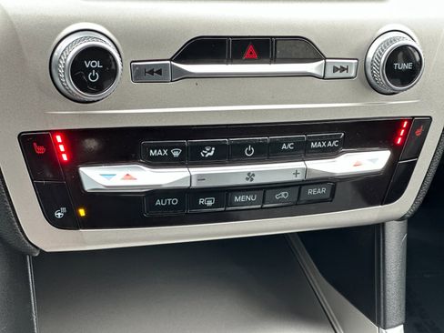 Certified 2022 Ford Explorer XLT w/ Equipment Group 202A image 23