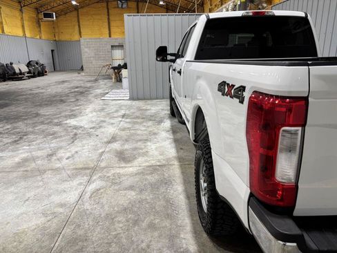 Used 2019 Ford F250 XL w/ Power Equipment Group AWD/4WD image 9