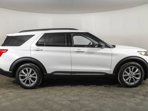 Used 2021 Ford Explorer XLT w/ Equipment Group 202A image 16