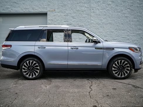 Used 2024 Lincoln Navigator Black Label image 17