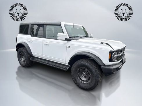 New 2025 Ford Bronco Outer Banks w/ Sasquatch Package AWD/4WD image 3