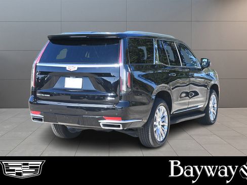 Used 2023 Cadillac Escalade Premium Luxury image 5
