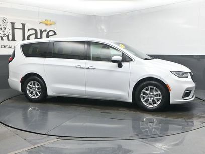 Used 2023 Chrysler Pacifica Touring-L