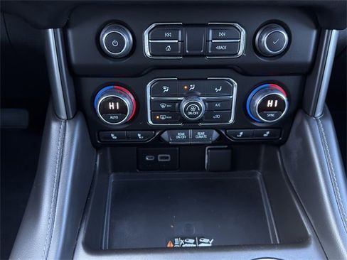 Used 2022 Chevrolet Tahoe LT w/ Luxury Package image 21