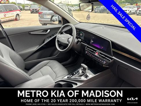 Used 2025 Kia Niro EX Touring FWD image 39