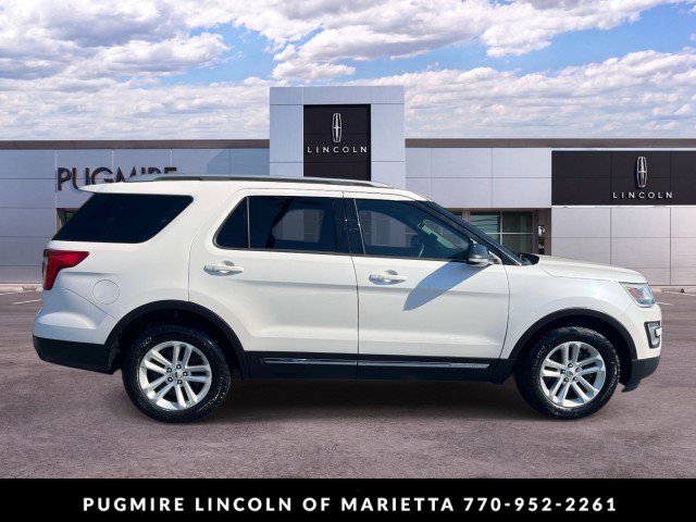 Used 2017 Ford Explorer XLT w/ Equipment Group 202A FWD image 8