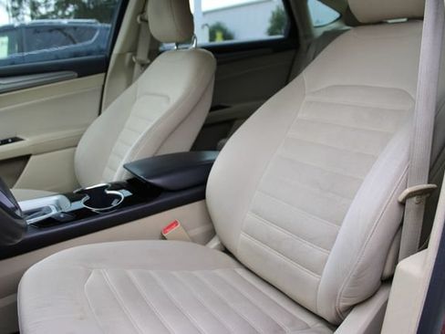 Used 2014 Ford Fusion SE FWD image 17