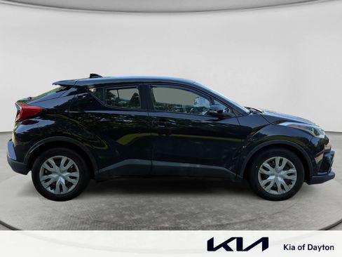 Used 2019 Toyota C-HR LE FWD image 4