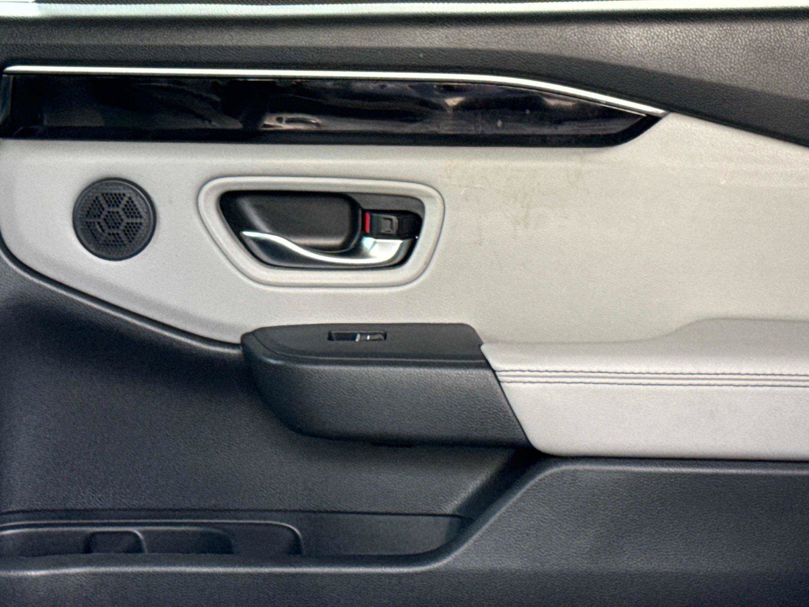 Certified 2024 Honda Pilot Touring image 17