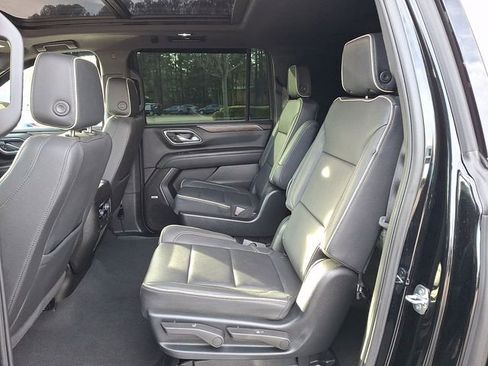 Used 2024 Chevrolet Suburban Premier image 13
