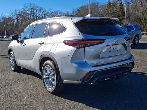 Certified 2025 Toyota Highlander Limited image 24