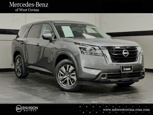 Used 2022 Nissan Pathfinder S FWD image 1