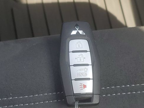 Used 2024 Mitsubishi Outlander SE AWD/4WD image 32