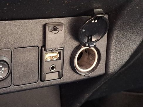 Used 2016 Toyota RAV4 XLE w/ Preferred Accessory Package FWD image 27