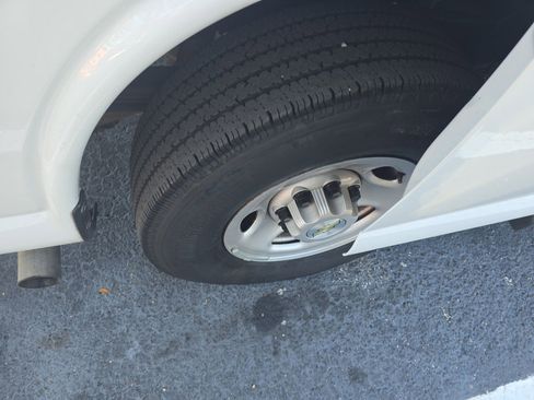 Used 2023 Chevrolet Express 3500 LS image 9