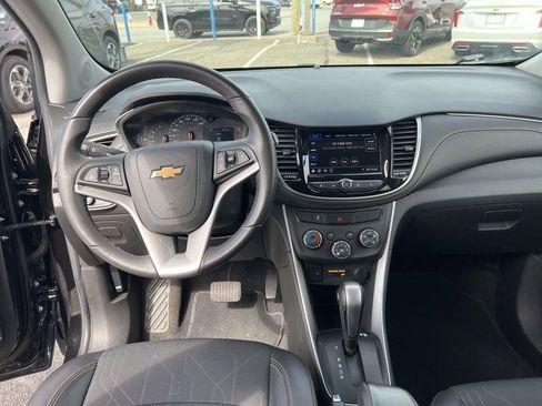 Used 2020 Chevrolet Trax LT w/ LT Convenience Package FWD image 12