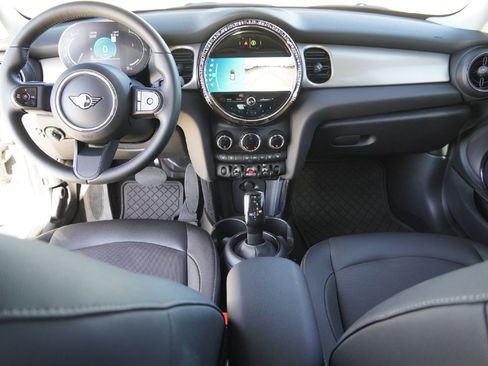 Used 2023 MINI Cooper 2-Door Hardtop image 27