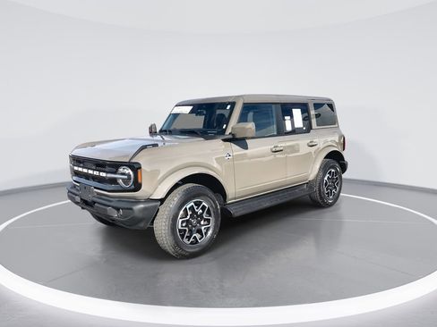 Used 2025 Ford Bronco Outer Banks image 4