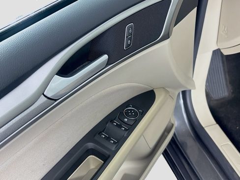 Used 2020 Ford Fusion SE w/ Fleet SE Value Package FWD image 17