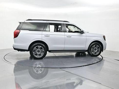 Certified 2025 Ford Expedition Active RWD image 2