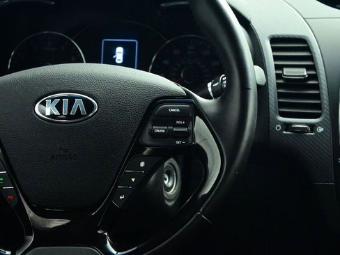 Used 2018 Kia Forte S image 12