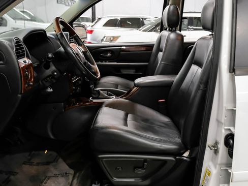Used 2009 GMC Envoy Denali w/ Sun And 6-Disc Cd Package AWD/4WD image 3