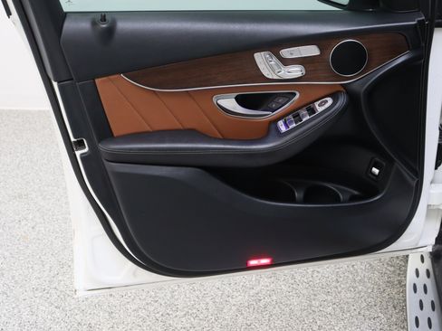 Used 2022 Mercedes-Benz GLC 300 image 12
