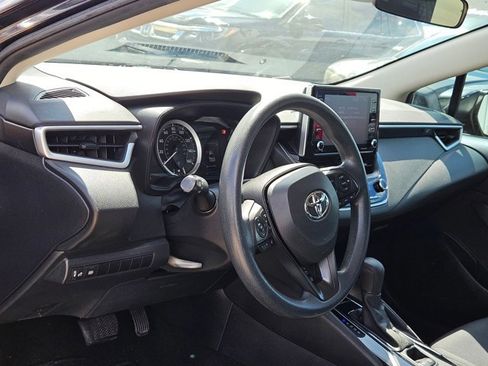 Used 2021 Toyota Corolla LE image 9