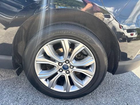 Used 2019 Ford Edge Titanium w/ Equipment Group 301A AWD/4WD image 9