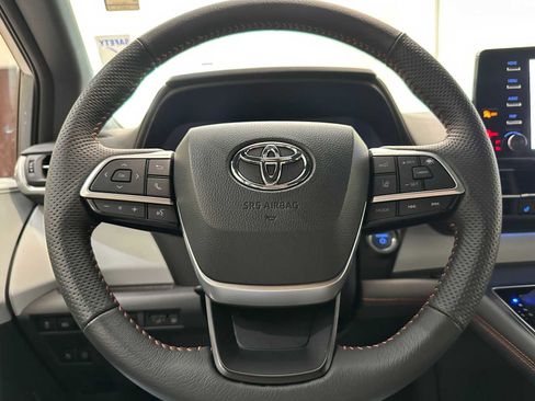 Used 2024 Toyota Sienna XSE AWD/4WD image 11