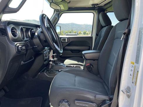 Used 2018 Jeep Wrangler Unlimited Sahara image 11